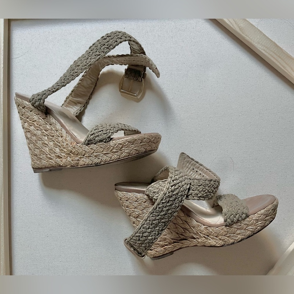 Stuart Weitzman Espadrille Wedges in Green Swamp, size 6.5